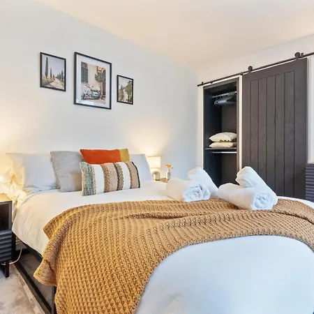 Stylish 1br Fulham Flat With Private Patio Apartment London