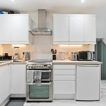 Stylish 1br Fulham Flat With Private Patio