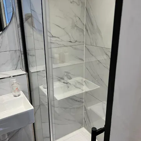 Apartment Beautiful 2 Bed With En Suite, Near Tube And Stamford Bridge London