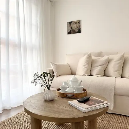 Chic Marble Arch With 100 Inch Cinema & Premium Mattress, By The Design Traveller Londra