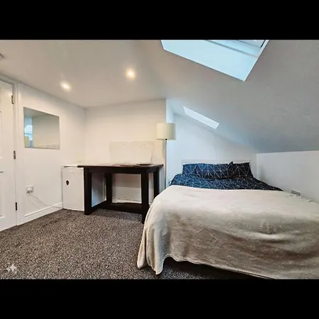 In E17 Close To Woodstreet Station Homestay *