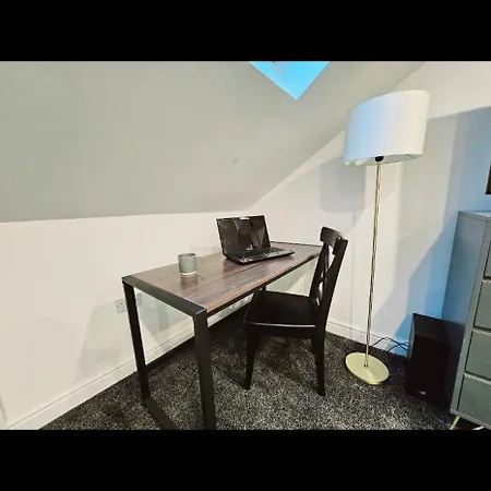 In E17 Close To Woodstreet Station Homestay London