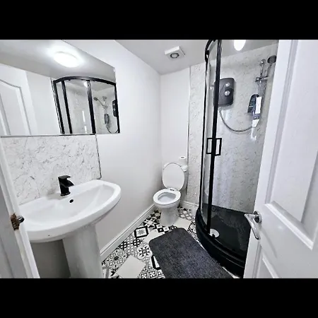 Homestay In E17 Close To Woodstreet Station London