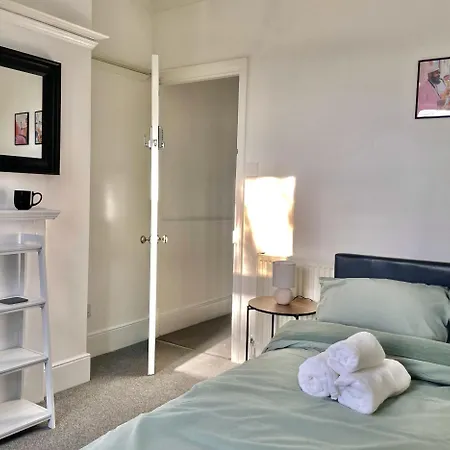 Cosy Double A Stones Throw From Wembley Stadium London