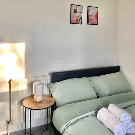 Guest house Cosy Double A Stones Throw From Wembley Stadium *