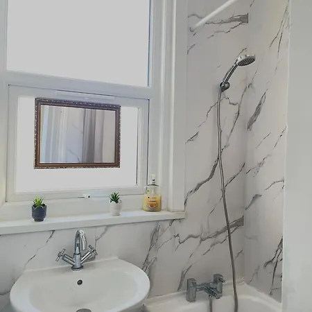 Cosy Double A Stones Throw From Wembley Stadium Guest house *