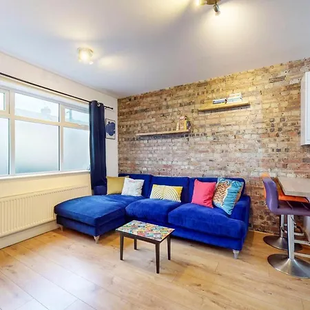 Apartment Spacious & Comfortable 2br Close To Stratford