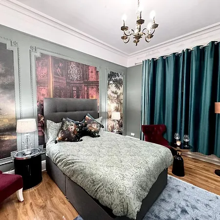 Marylebone Family Four Bedroom Apartment