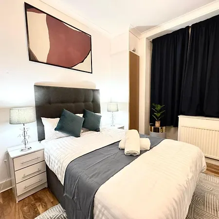 Marylebone Family Four Bedroom Apartment *