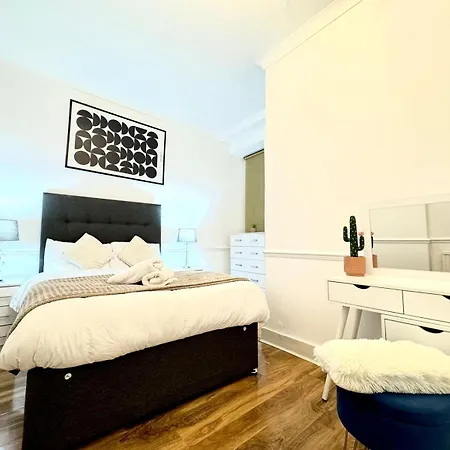 Marylebone Family Four Bedroom *