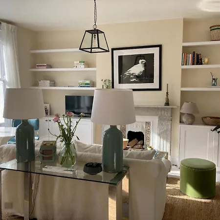 Pretty Putney Flat Close To The River Apartment