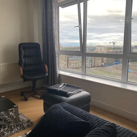 2 Bed Parking Balcony River View Apartment *