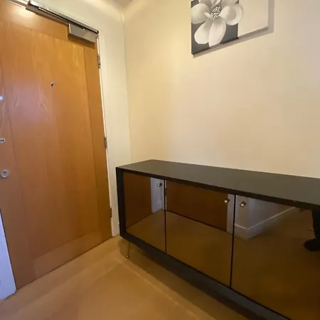 Apartment 2 Bed Parking Balcony River View London
