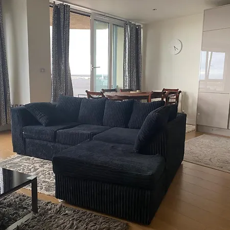 2 Bed Parking Balcony River View *