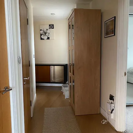 2 Bed Parking Balcony River View Apartment *