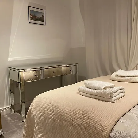 Apartment 2 Bed Parking Balcony River View London