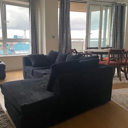 2 Bed Parking Balcony River View *