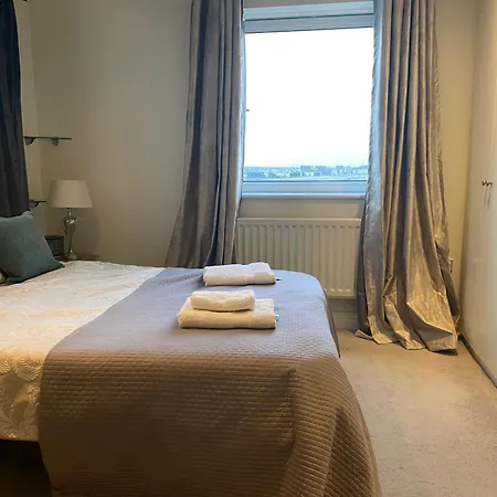 2 Bed Parking Balcony River View London