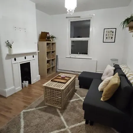 Apartment 1br Flat Perfect For *