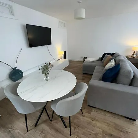 Modern In Popular South Kensington Location Apartment London