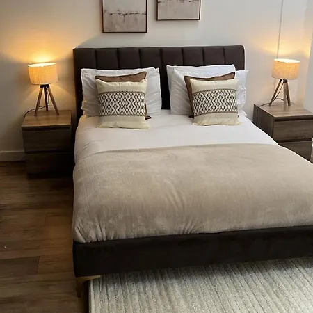 Modern In Popular South Kensington Location *