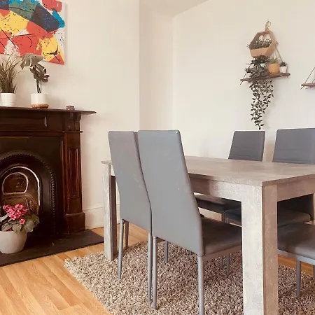 Iconic Location 3 Bed 2 Bath Flat Near Regents Park Apartment *