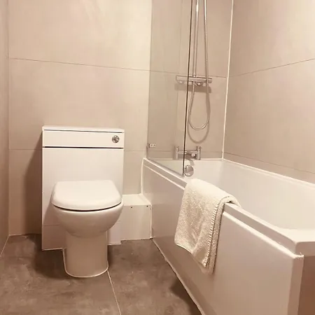 Iconic Location 3 Bed 2 Bath Flat Near Regents Park