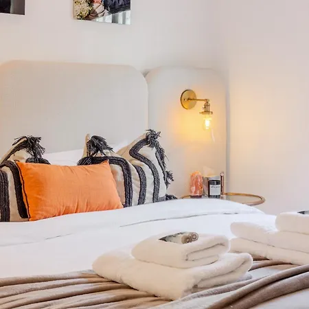 New 3lvl 3br With Garden, Prime Knightsbridge London
