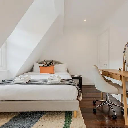 New 3lvl 3br With Garden, Prime Knightsbridge