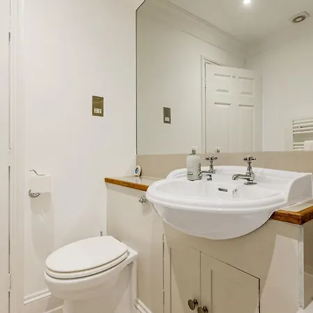 Apartment New 3lvl 3br With Garden, Prime Knightsbridge London