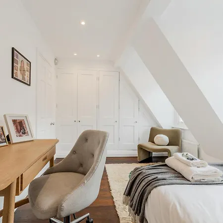 New 3lvl 3br With Garden, Prime Knightsbridge Apartment *