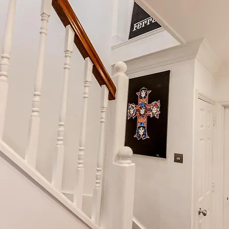 Apartment New 3lvl 3br With Garden, Prime Knightsbridge *