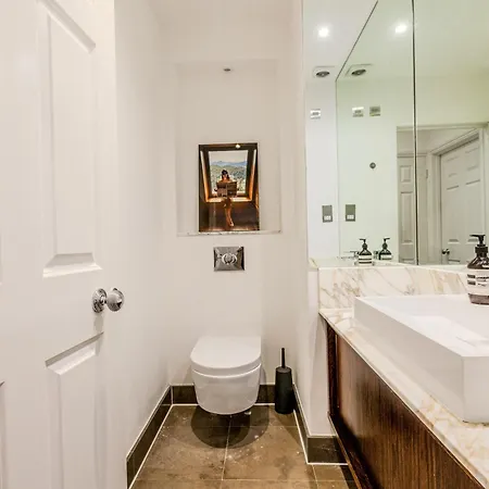 Apartment New 3lvl 3br With Garden, Prime Knightsbridge London