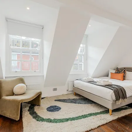 New 3lvl 3br With Garden, Prime Knightsbridge London