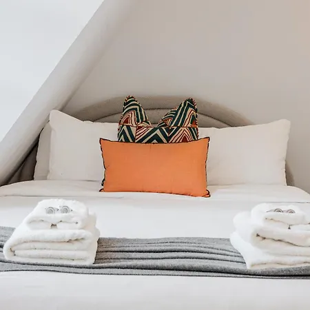 New 3lvl 3br With Garden, Prime Knightsbridge * London