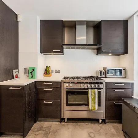 Apartment New 3lvl 3br With Garden, Prime Knightsbridge London