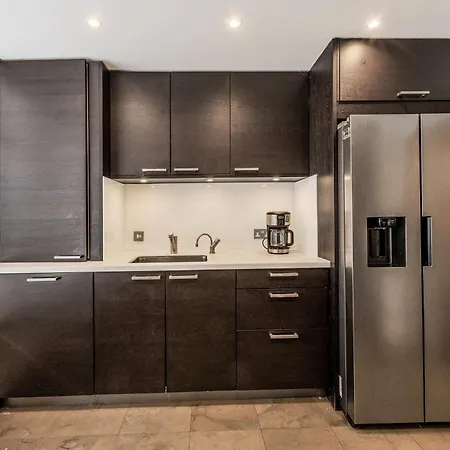 New 3lvl 3br With Garden, Prime Knightsbridge Apartment *