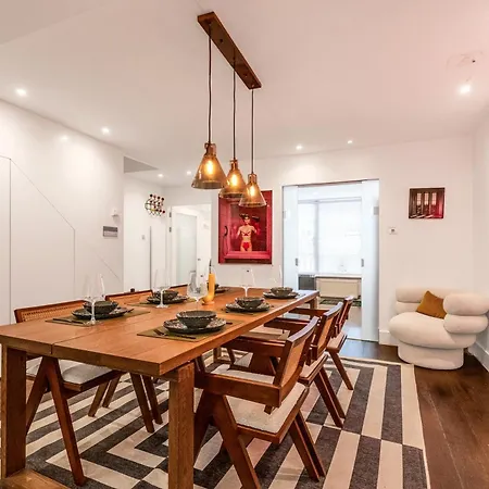 Apartment New 3lvl 3br With Garden, Prime Knightsbridge London