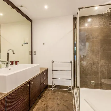 New 3lvl 3br With Garden, Prime Knightsbridge Apartment *
