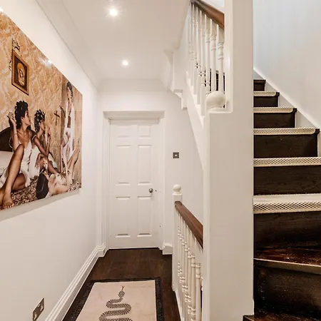 New 3lvl 3br With Garden, Prime Knightsbridge