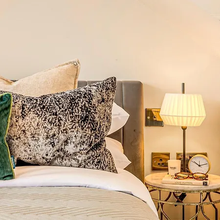 Astounding 4br Haven With Garden Queens Park Tube Apartment London