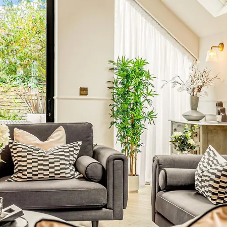 Astounding 4br Haven With Garden Queens Park Tube