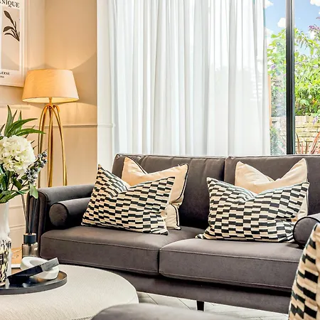 Astounding 4br Haven With Garden Queens Park Tube
