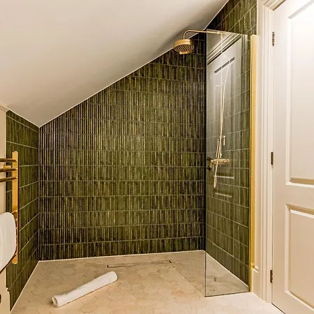 Astounding 4br Haven With Garden Queens Park Tube Apartment London