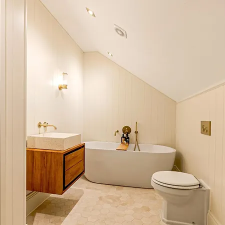 Astounding 4br Haven With Garden Queens Park Tube *