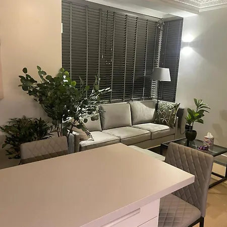 Nw119sg-modernapt-2guests-2br-1minhighstreet * London
