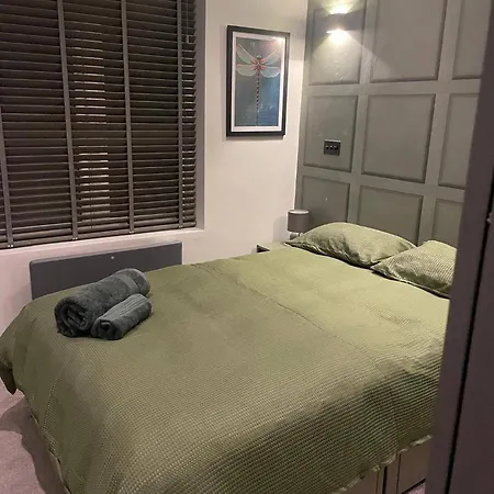 Nw119sg-modernapt-2guests-2br-1minhighstreet Apartment