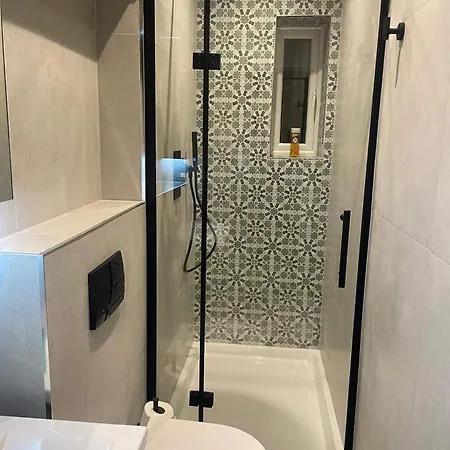 Nw119sg-modernapt-2guests-2br-1minhighstreet Apartment