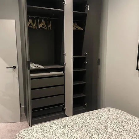 Apartment Nw119sg-modernapt-2guests-2br-1minhighstreet London