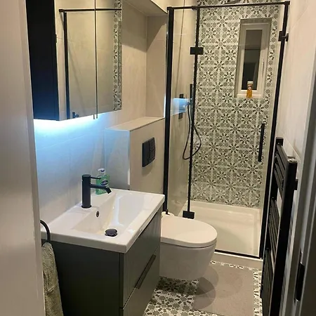 Nw119sg-modernapt-2guests-2br-1minhighstreet Apartment London